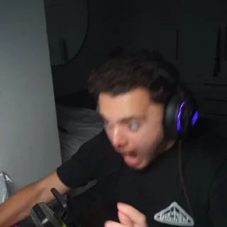😱