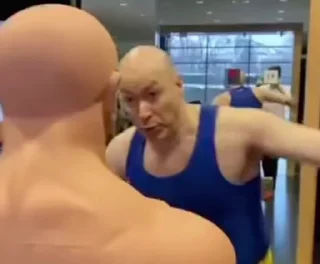 👊