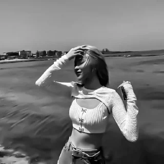 ⬛