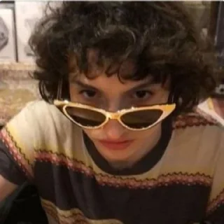 🥸