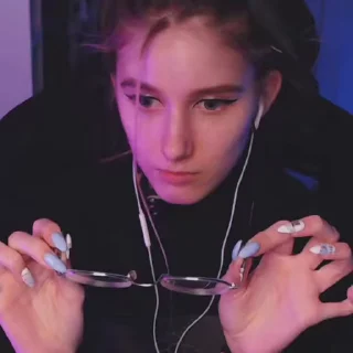 🥸