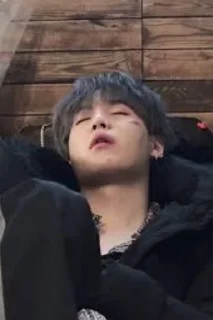 😴