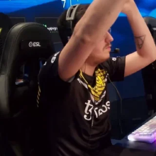🕺