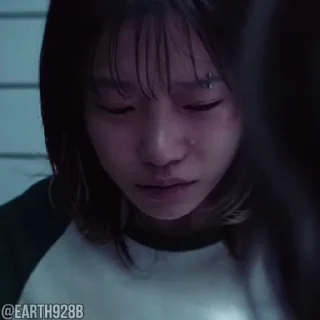 ☹