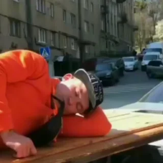 😴