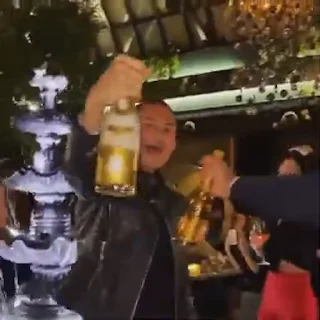 🥂
