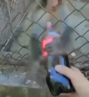 😡