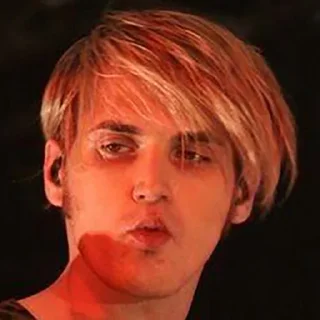 😗