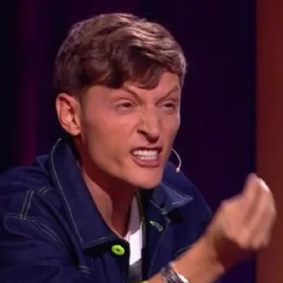 😠