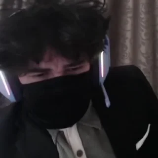 🤨