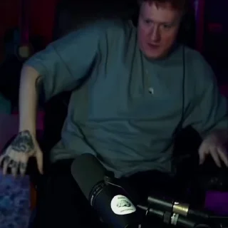 😰