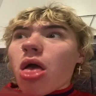 😨