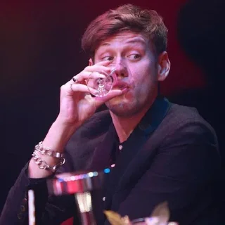 🍾