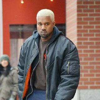 👱