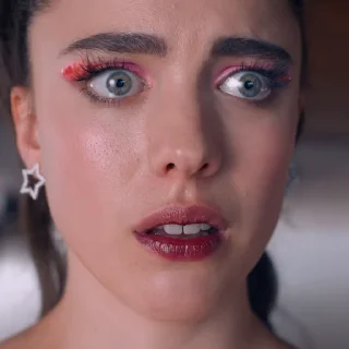😨