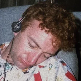 😴