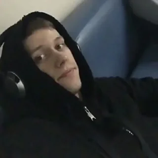 😐