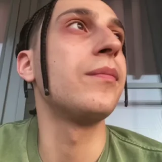 🤨