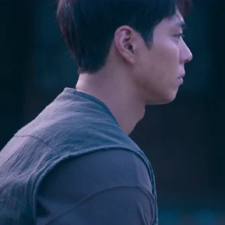 👤