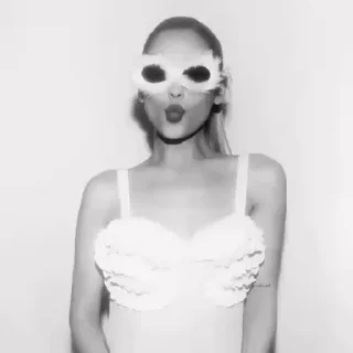 Ariana Grande @stickersb2b