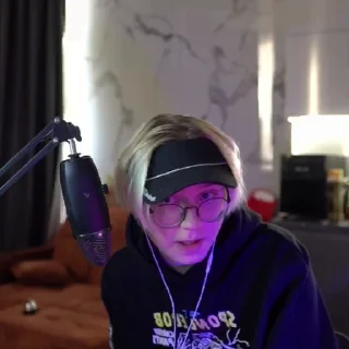 😜