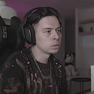 😳