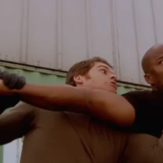 👊