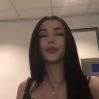 😐