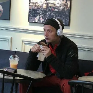 😐