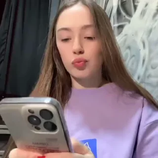 😣
