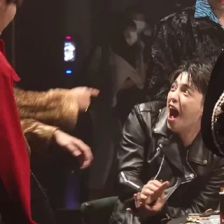 😱