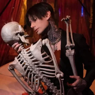 ☠