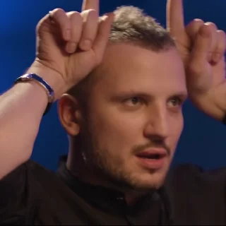 😈