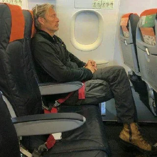 😴