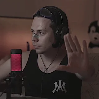 ✋
