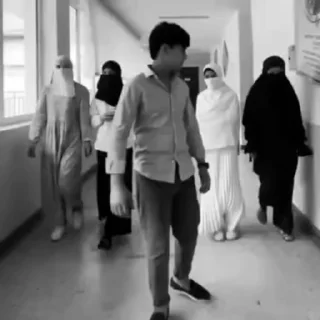 👨‍👩‍👧‍👧