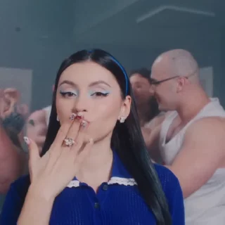 😘