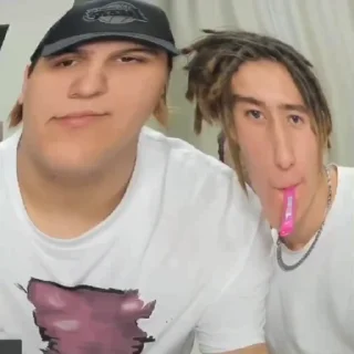 👥