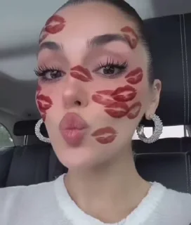 💋