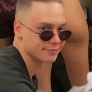 😡