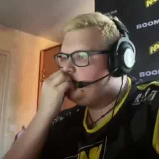 😠