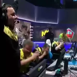 🥳
