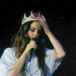 👸