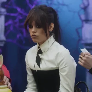 😈