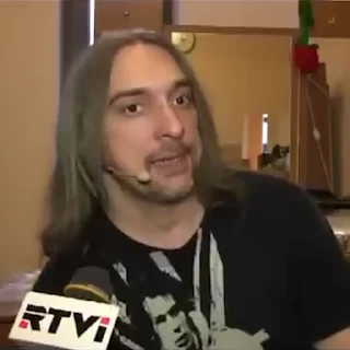 🤨