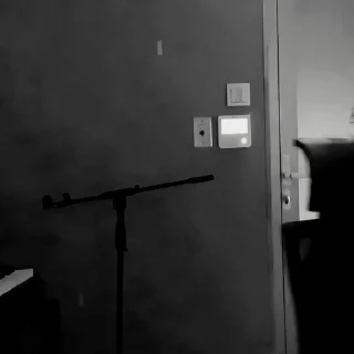 😐