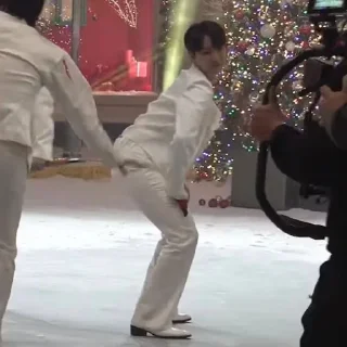 🥳
