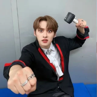 😡