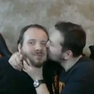 😘