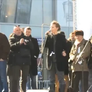 🎤